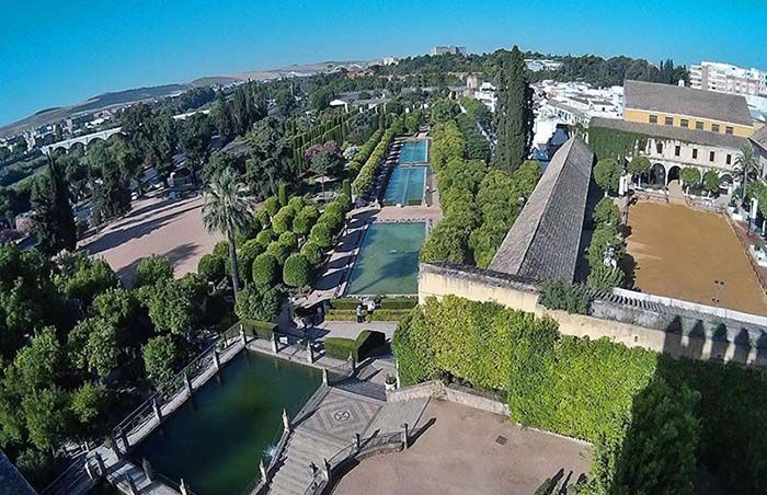 Vistas de los jardines del Alcázar desde una de las torres