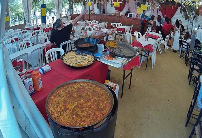 Paella en una caseta de la Feria de Córdoba