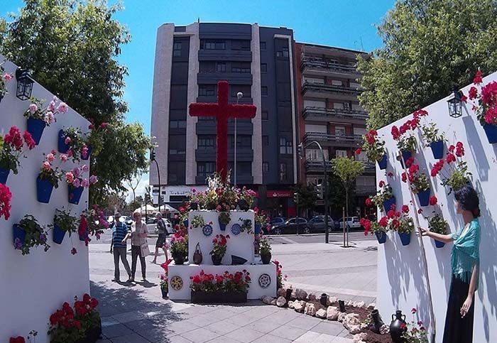 Cruz de Mayo del Bulevar Hernán Ruiz