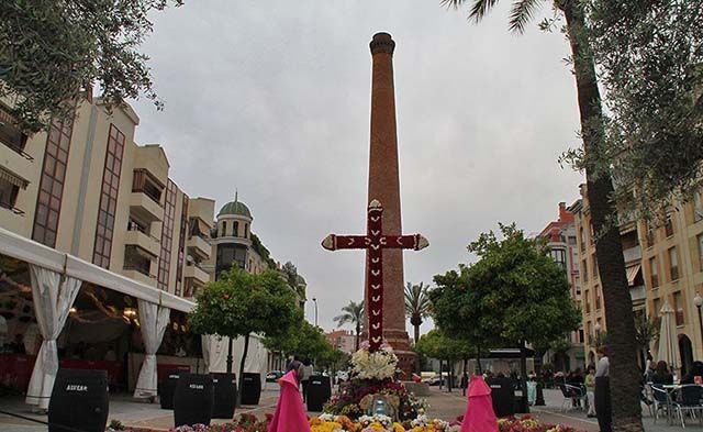 Cruz de Mayo de la plaza de la Flor del Olivo