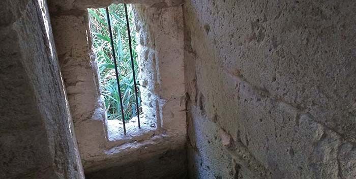 Pequeño ventanal en el molino de Martos de Córdoba