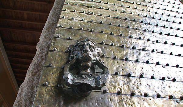 Picaporte de una de las puertas de la Mezquita