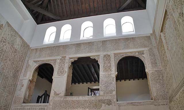 balcones interiores de la sala de mujeres de la sinagoga