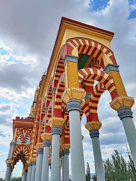 portada de la feria de Córdoba vista de lado
