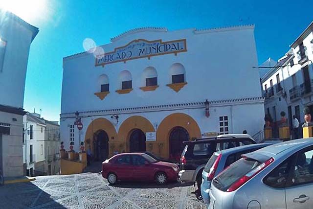 Fachada del mercado municipal de Espejo