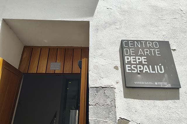 entrada al centro de arte Pepe Espaliú