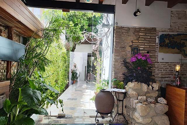 entrada de la casa de la alquimia
