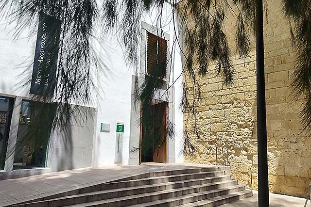 entrada del museo arqueológico de Córdoba