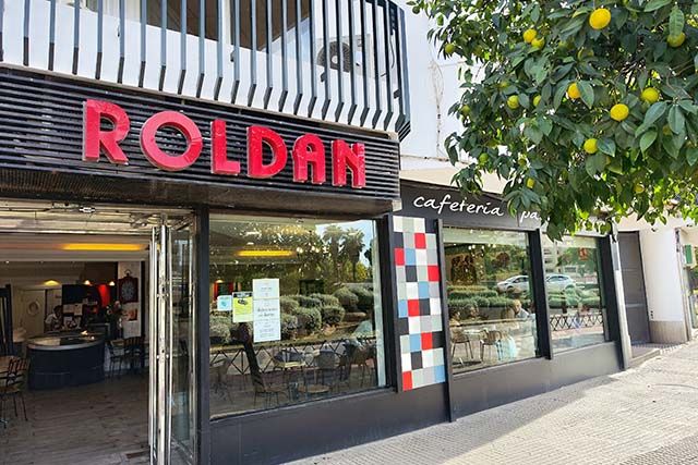 fachada de la pastelería Roldán de Ciudad Jardín