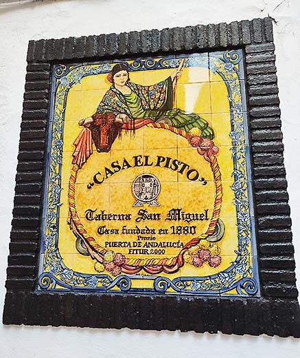 Cartel de la entrada a la Taberna San Miguel o Casa el Pisto