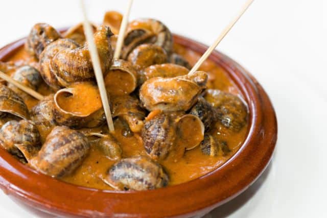 caracoles en salsa