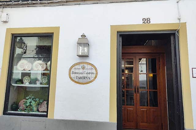 entrada a la taberna de Bodegas Campos