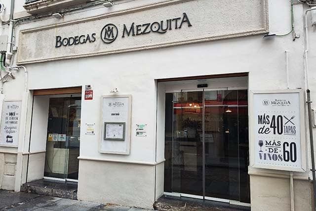 entrada a uno de los restaurantes de Bodegas Mezquita