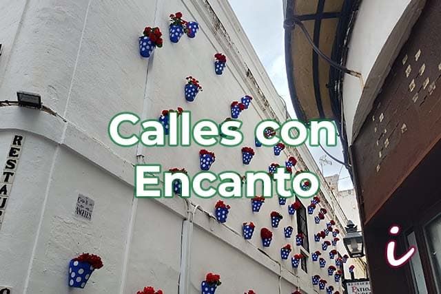 Imagen de una calle pintoresca de Córdoba y texto que dice "calles con encanto"
