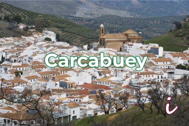 imagen del pueblo de Carcabuey y texto que dice "Carcabuey"