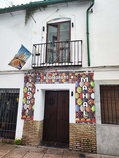 entrada del restaurante Tandoori Mahal