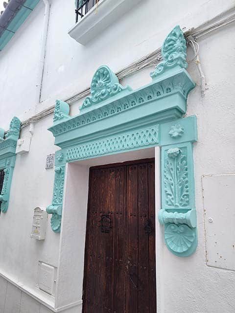 imagen de la pintoresca entrada de una casa en la calle Valderrama de Córdoba