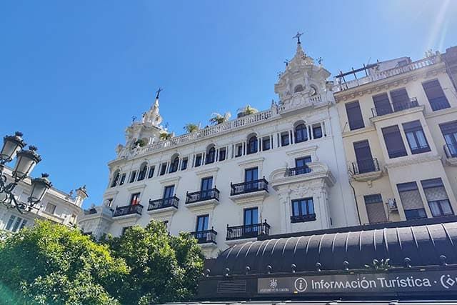 edificio del hotel Palacio Colomera
