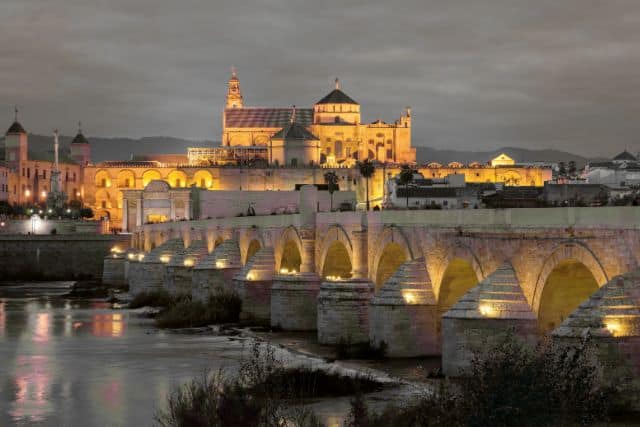 Puente Romano y Mezquita de Córdoba de noche