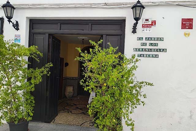 puerta de entrada al jardín de Los Berengueles