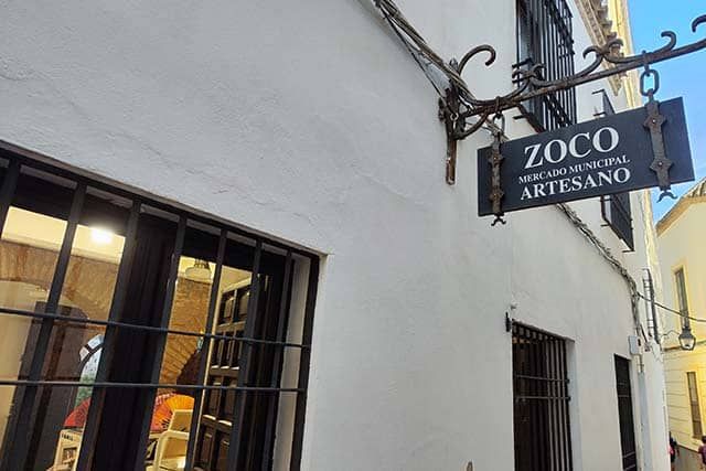 entrada al zoco municipal de artesanos de Córdoba
