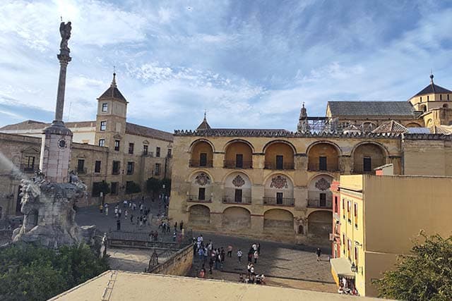 vistas de la Mezquita de Córdoba desde el mirador de la Puerta del Puente