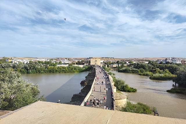vistas del Puente Romano de Córdoba desde el mirador de la Puerta del Puente