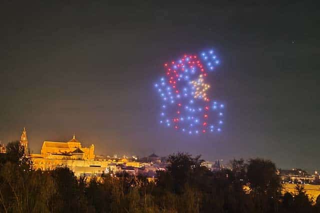 espectáculo de drones junto a la Mezquita de Córdoba