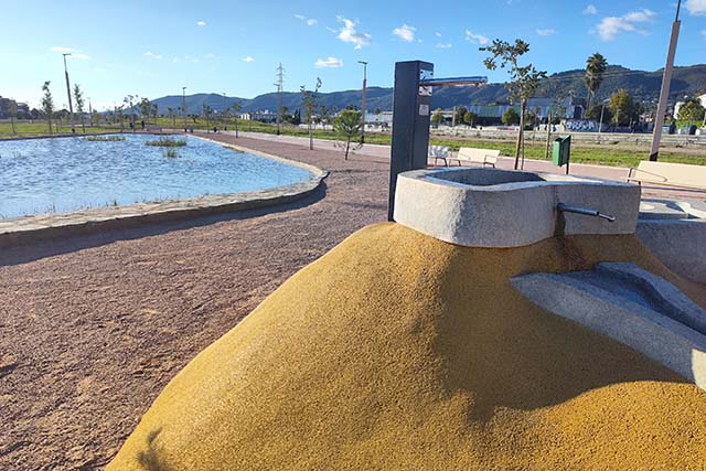 Estanque y juegos de agua en el parque Princesa de Asturias de Córdoba