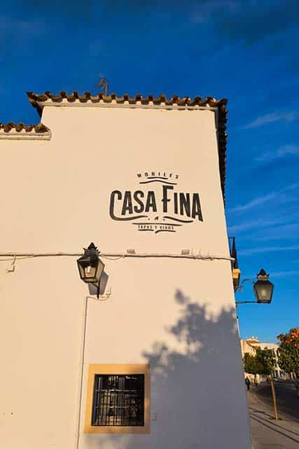 Fachada del Moriles Casa Fina de Córdoba