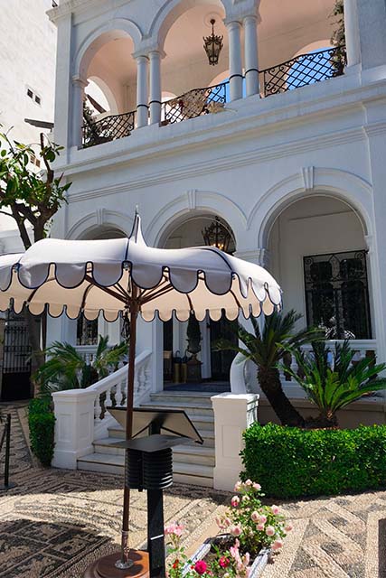 Entrada y fachada de La Casa de Manolete Bistró en Córdoba